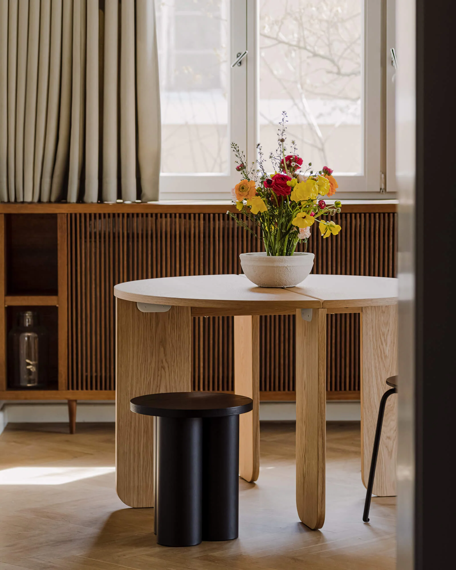 Dany Dining Table - Image 8