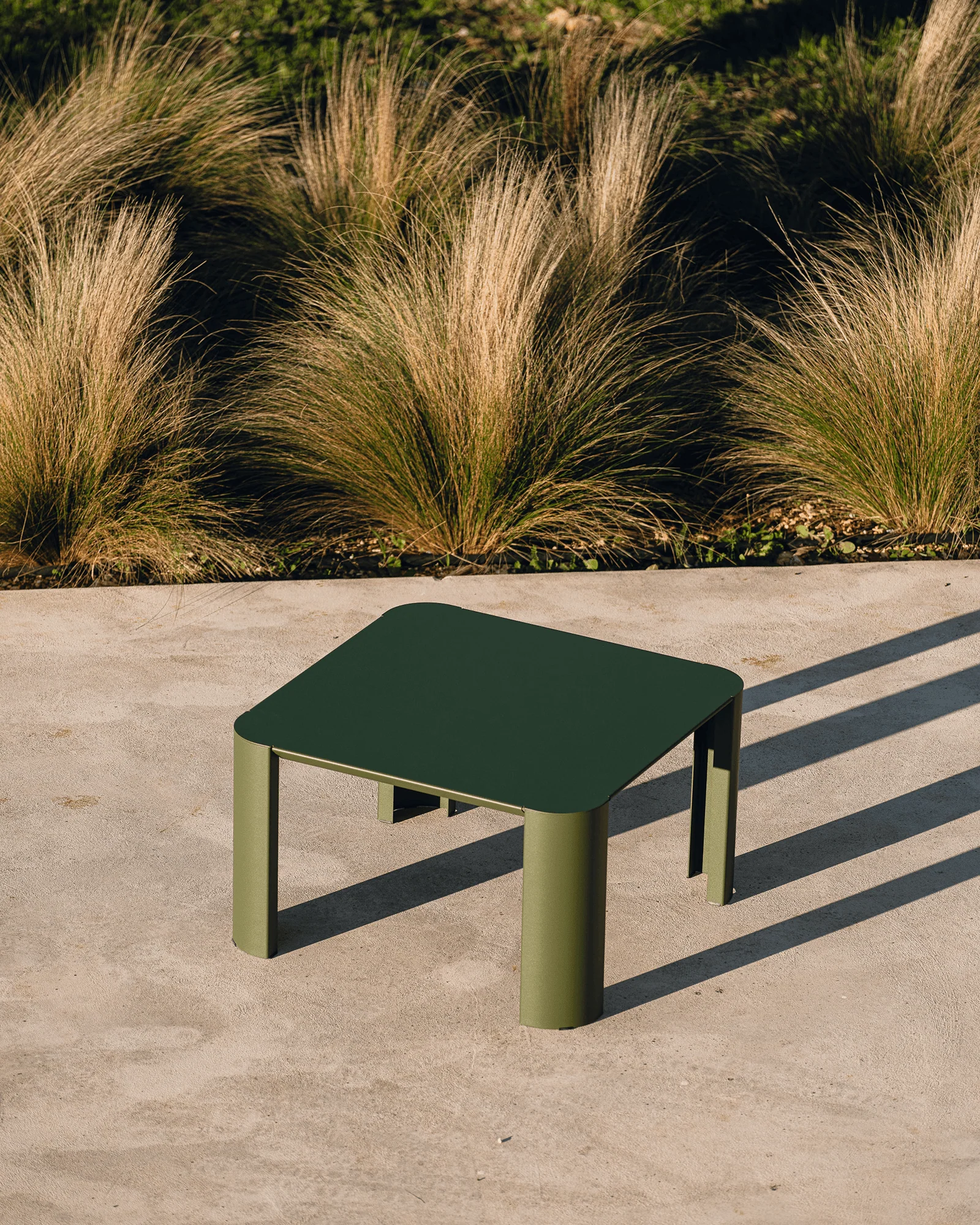Fli Outdoor Coffee Table - Image 7