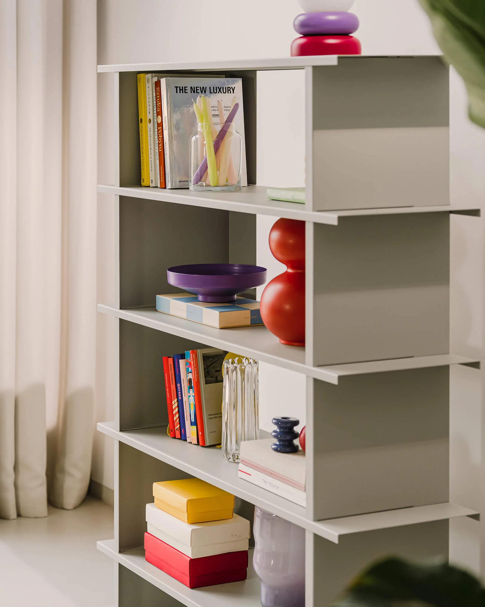 Hes Bookcase - Image 7