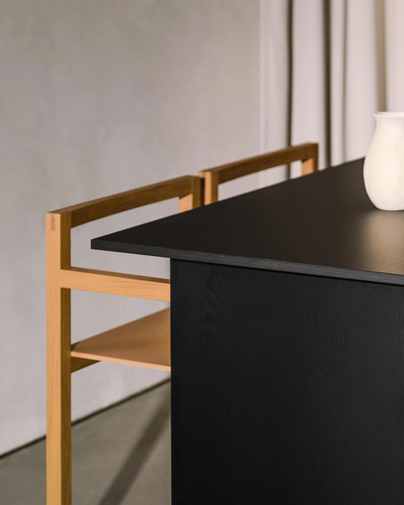 Hett Table - short - Image 3