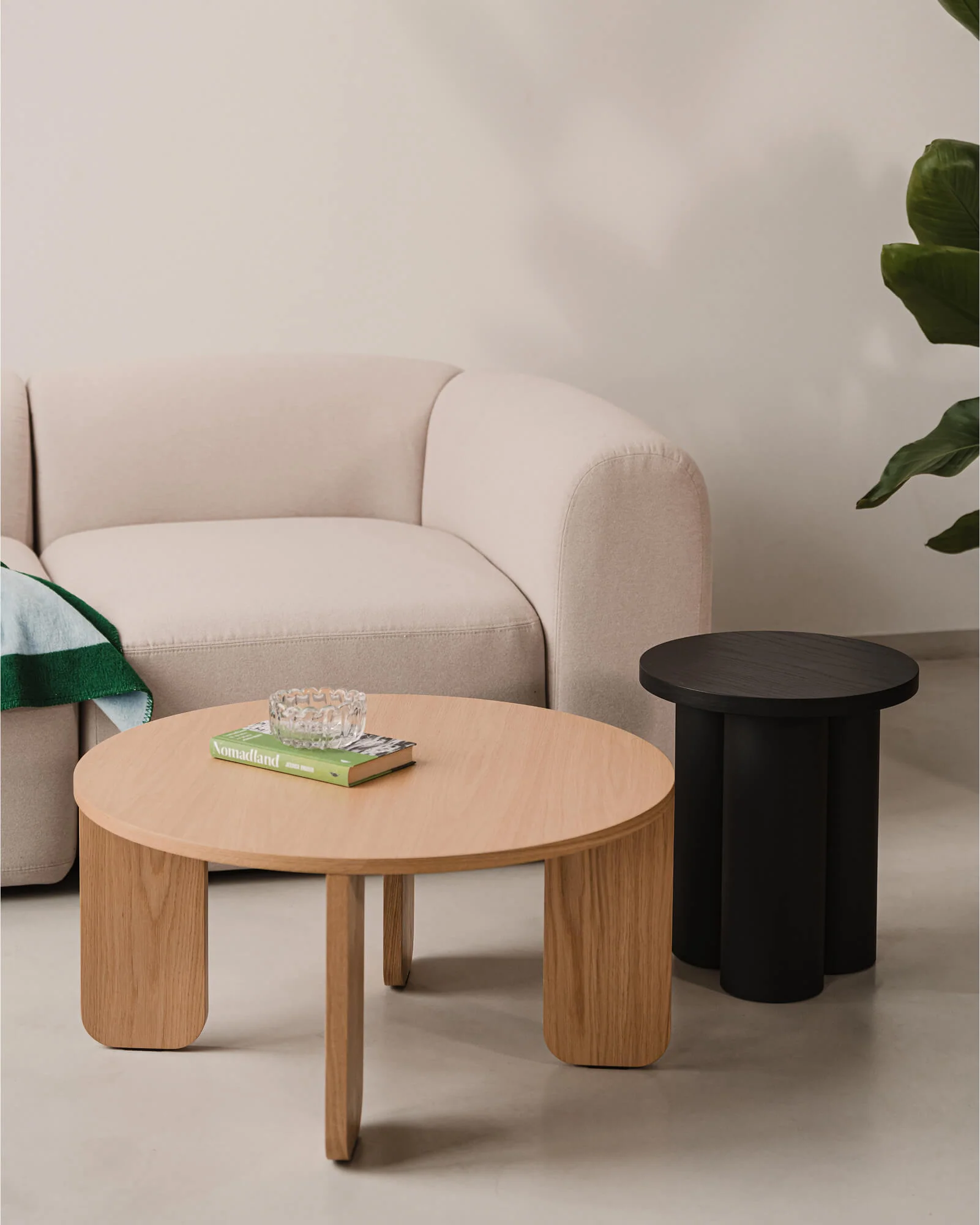 Kuvu Coffee Table - large - Image 4