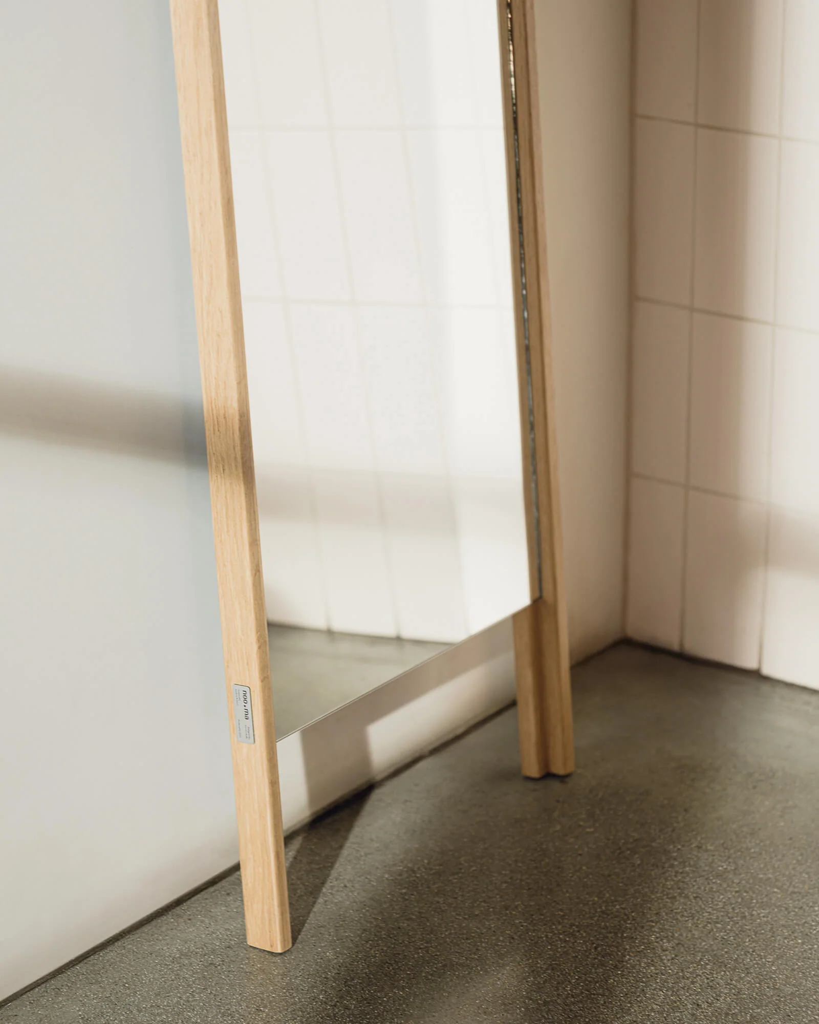 Lun Leaning Mirror - Image 2