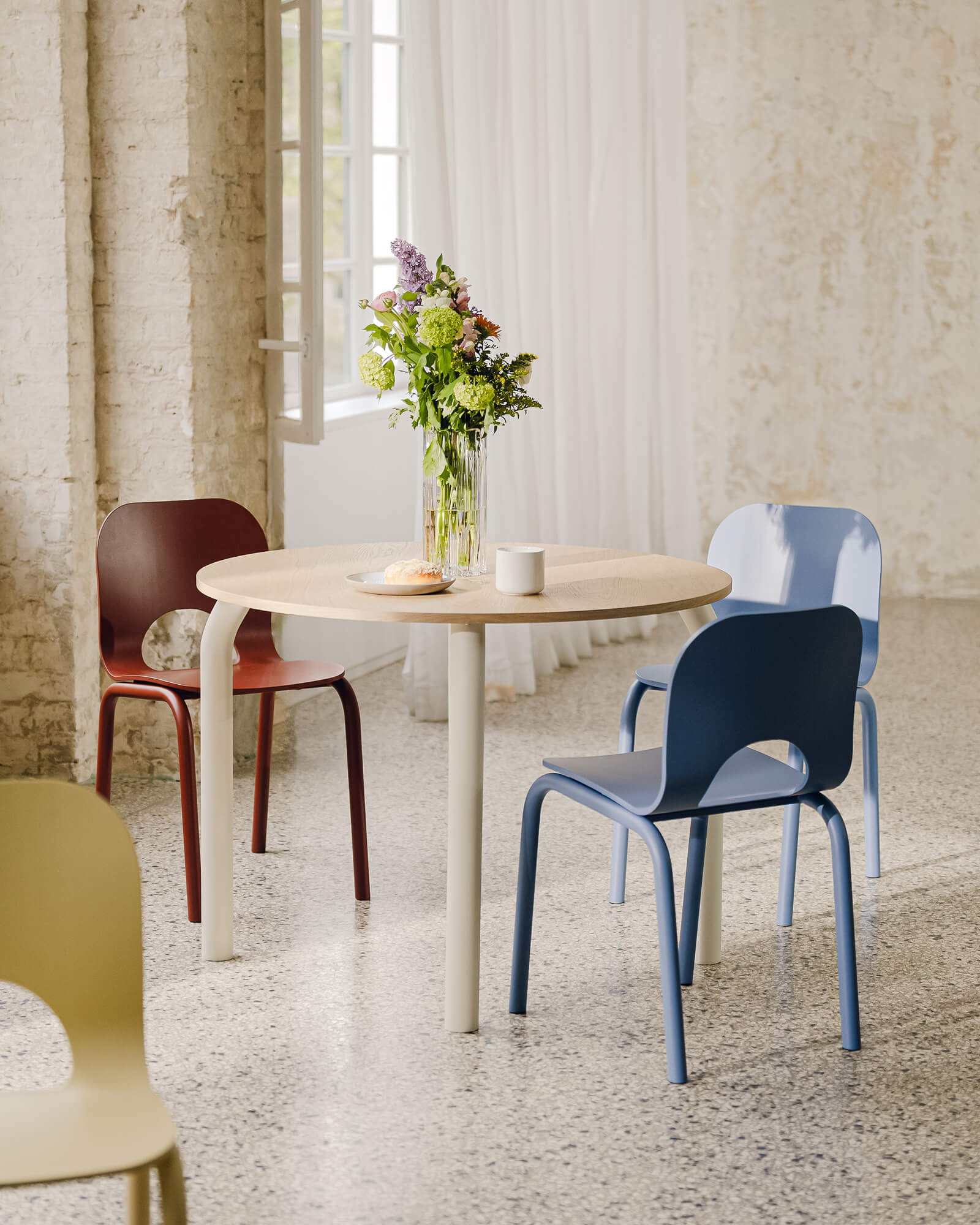Meko Dining Table - Image 13