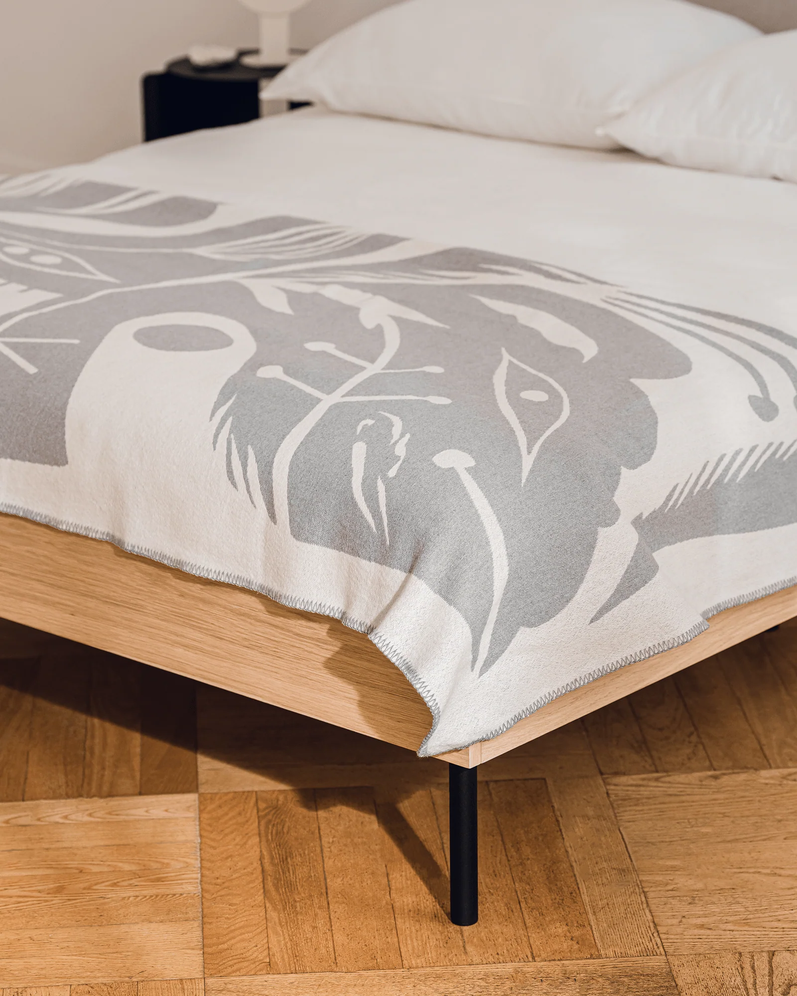 Streiko Bed Oak - Image 9