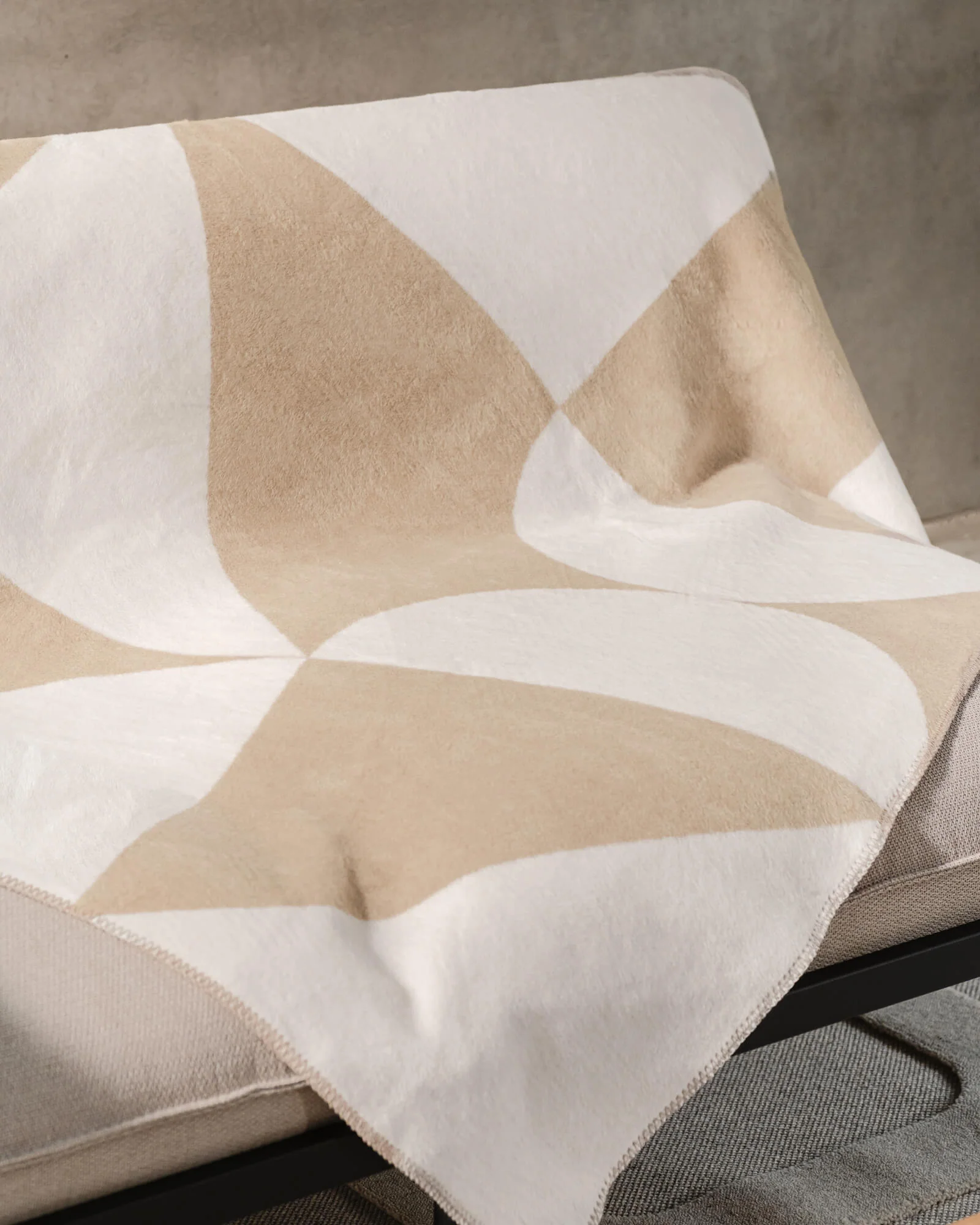 Tul Throw - Image 6
